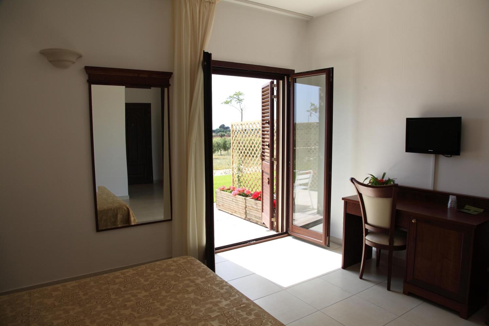 Agri Hotel Conte Salentino Sant Isidoro  Exteriér fotografie